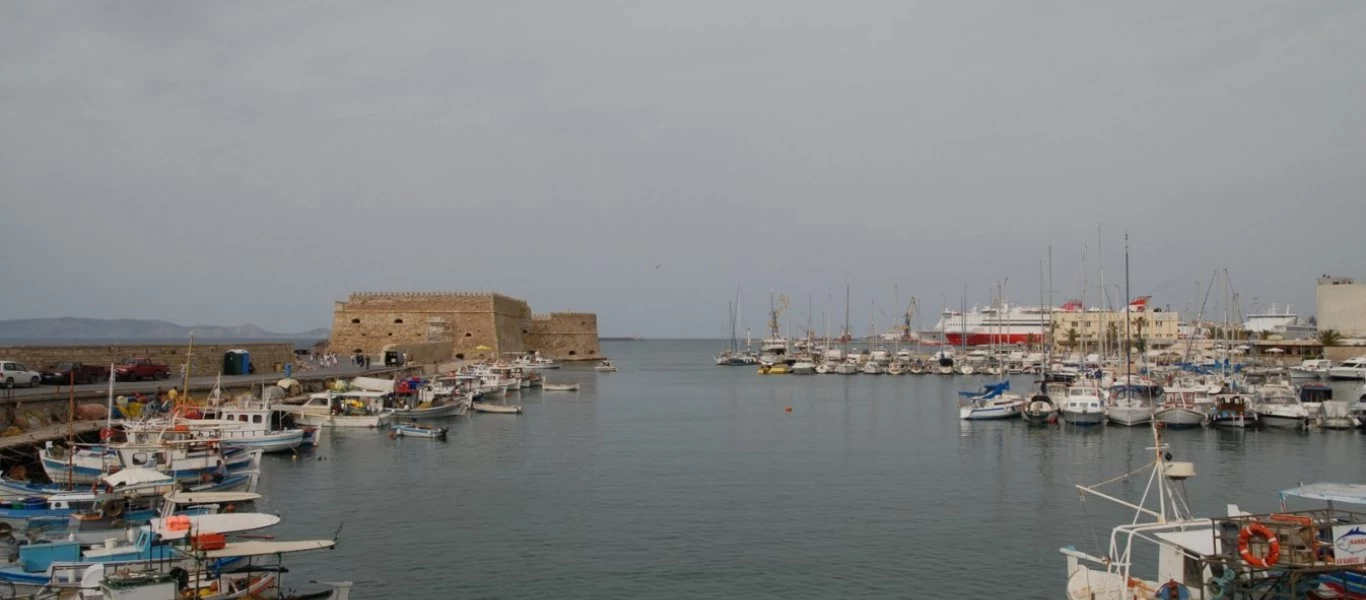 «Έρημη» πόλη το Ηράκλειο Κρήτης μετά την απαγόρευση κυκλοφορίας (βίντεο)